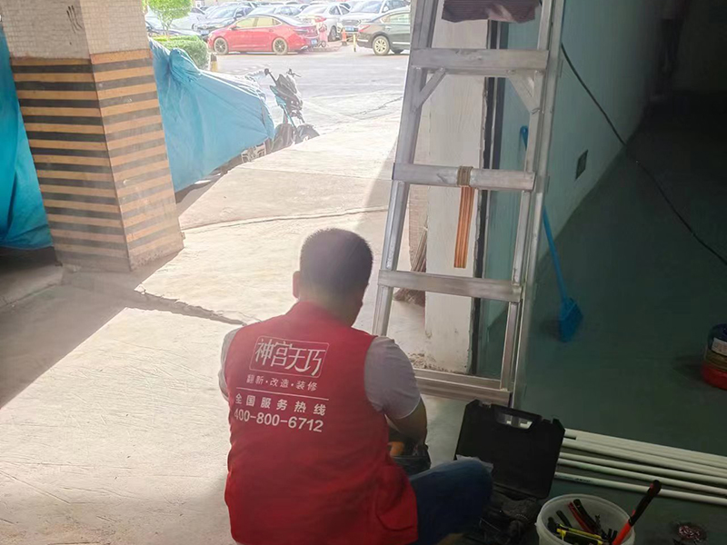 鄰居把門(mén)檻都踩爛了，就為了看我家客廳裝修的乳膠漆背景墻(圖3)
